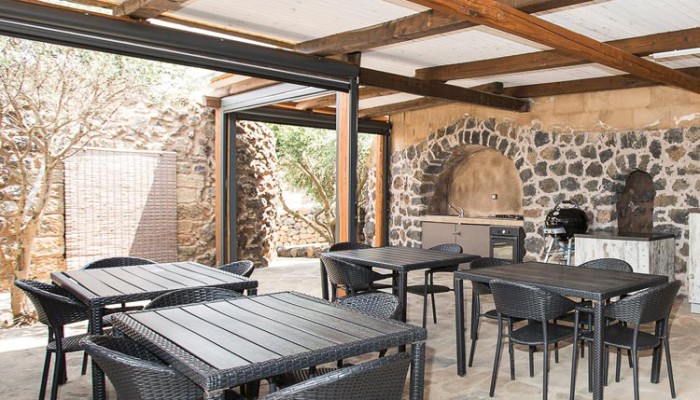 Pantelleria Resort Al-Qubba | Barbecue and outdoor kitchen