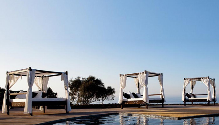 Pantelleria dammusi Al-Qubba | Solarium with spacious four-poster beds