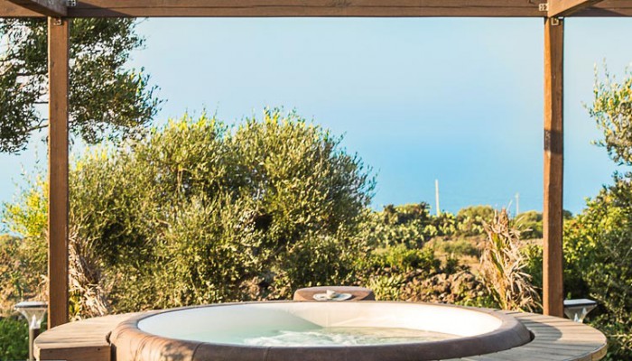 Pantelleria Resort Al-Qubba | vasca idromassaggio all'aperto panoramica