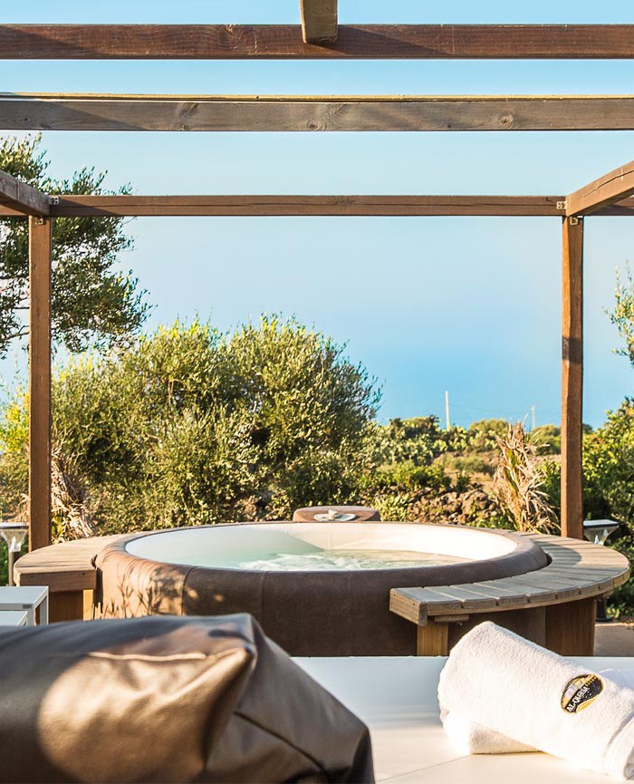Pantelleria Resort Al-Qubba | vasca idromassaggio all'aperto panoramica