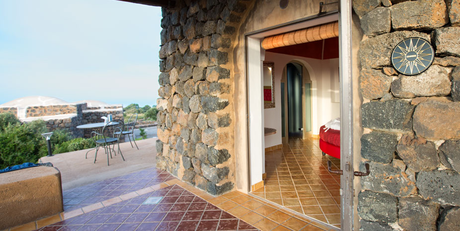 Dammuso Levante | veranda privata in posizione panoramica